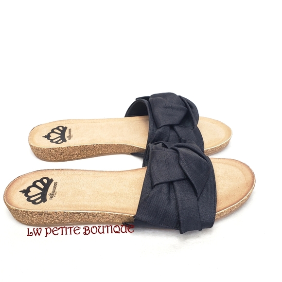 Fergalicious Shoes - Fergalicious Moshi Black Sandals sz 6